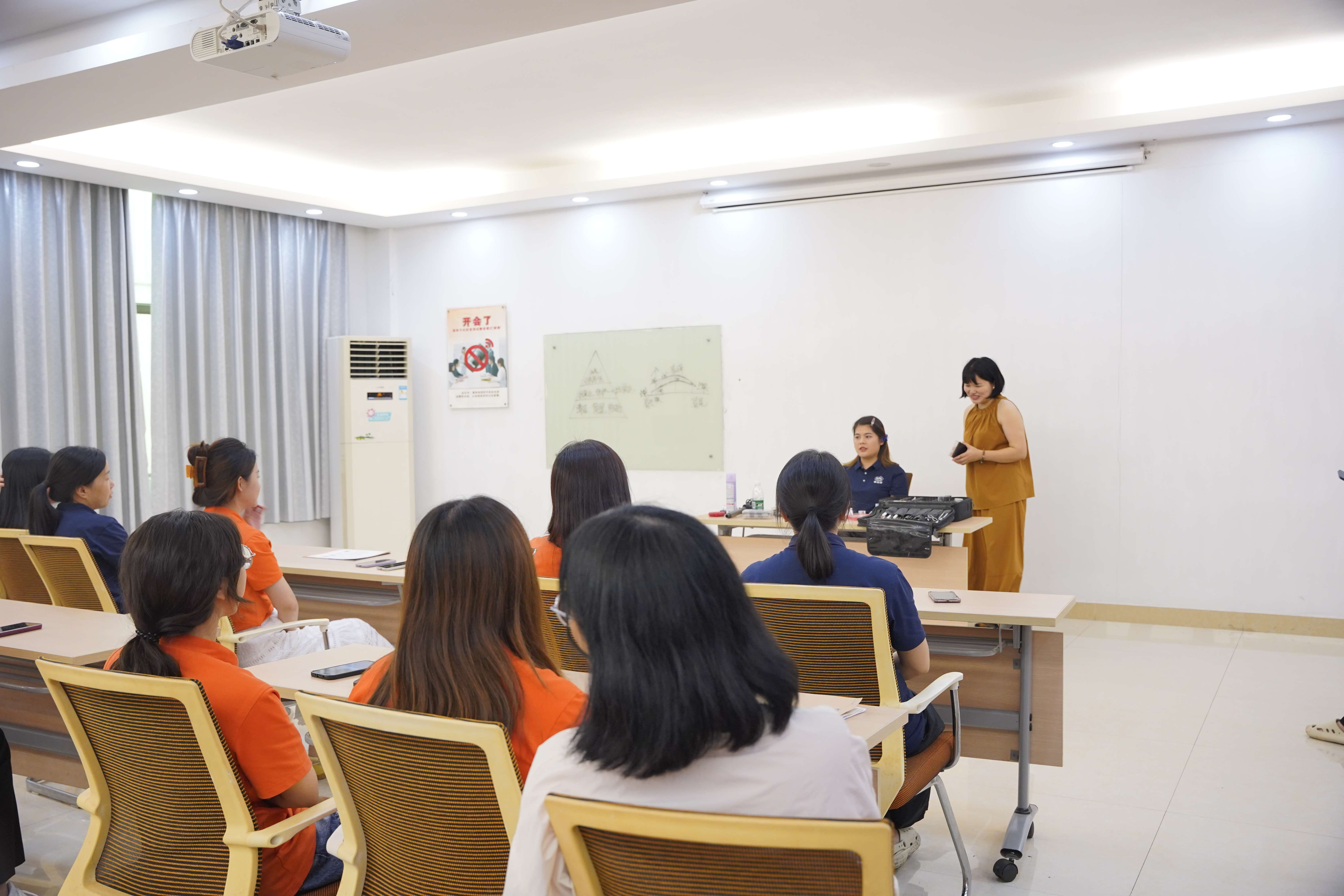 “妆”属美丽 赋能职场！草莓APP在线观看公司通勤化妆培训活动圆满结束~