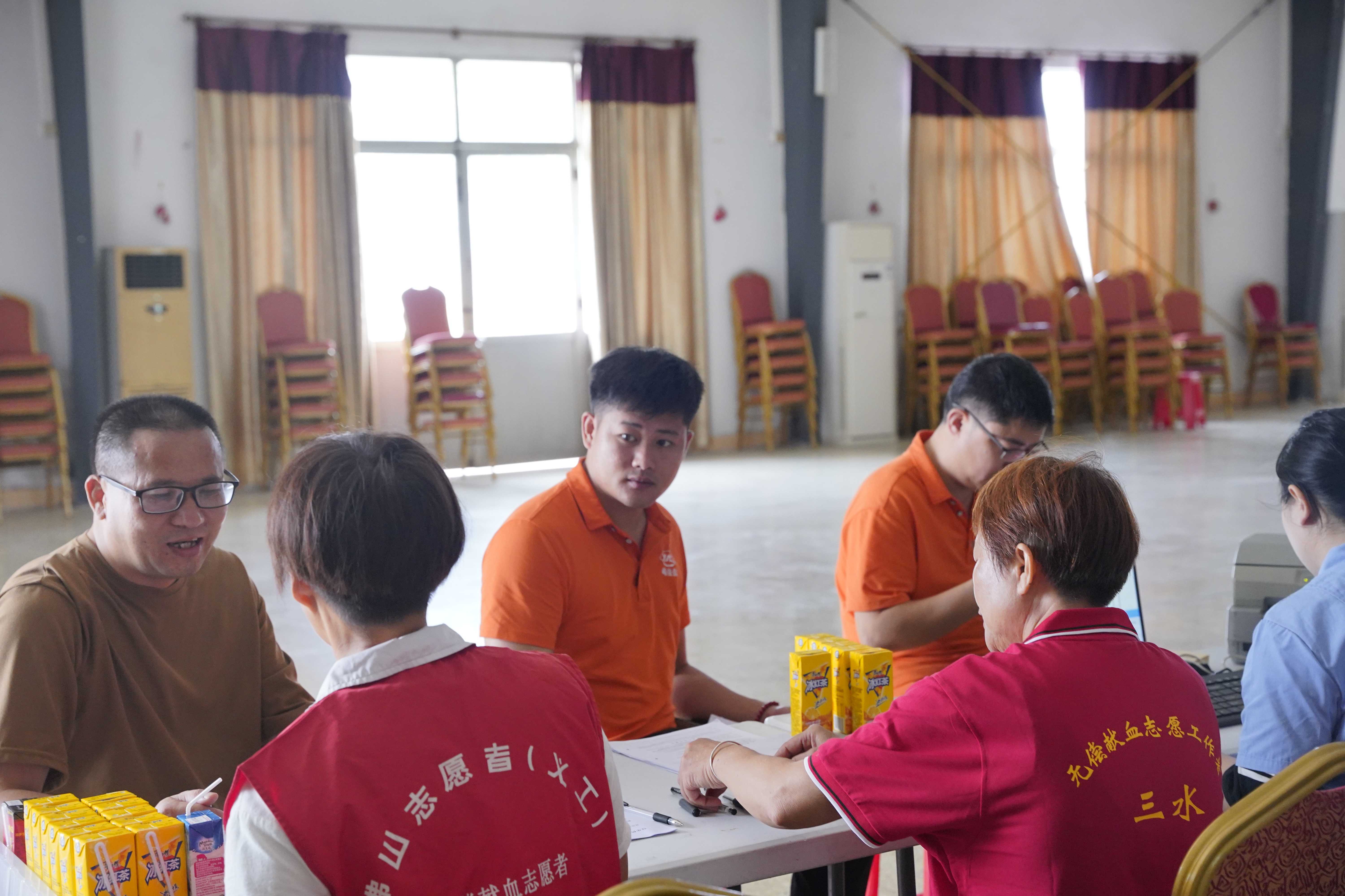 为爱“挽袖” ，捐献热血，草莓APP在线观看公司在行动！