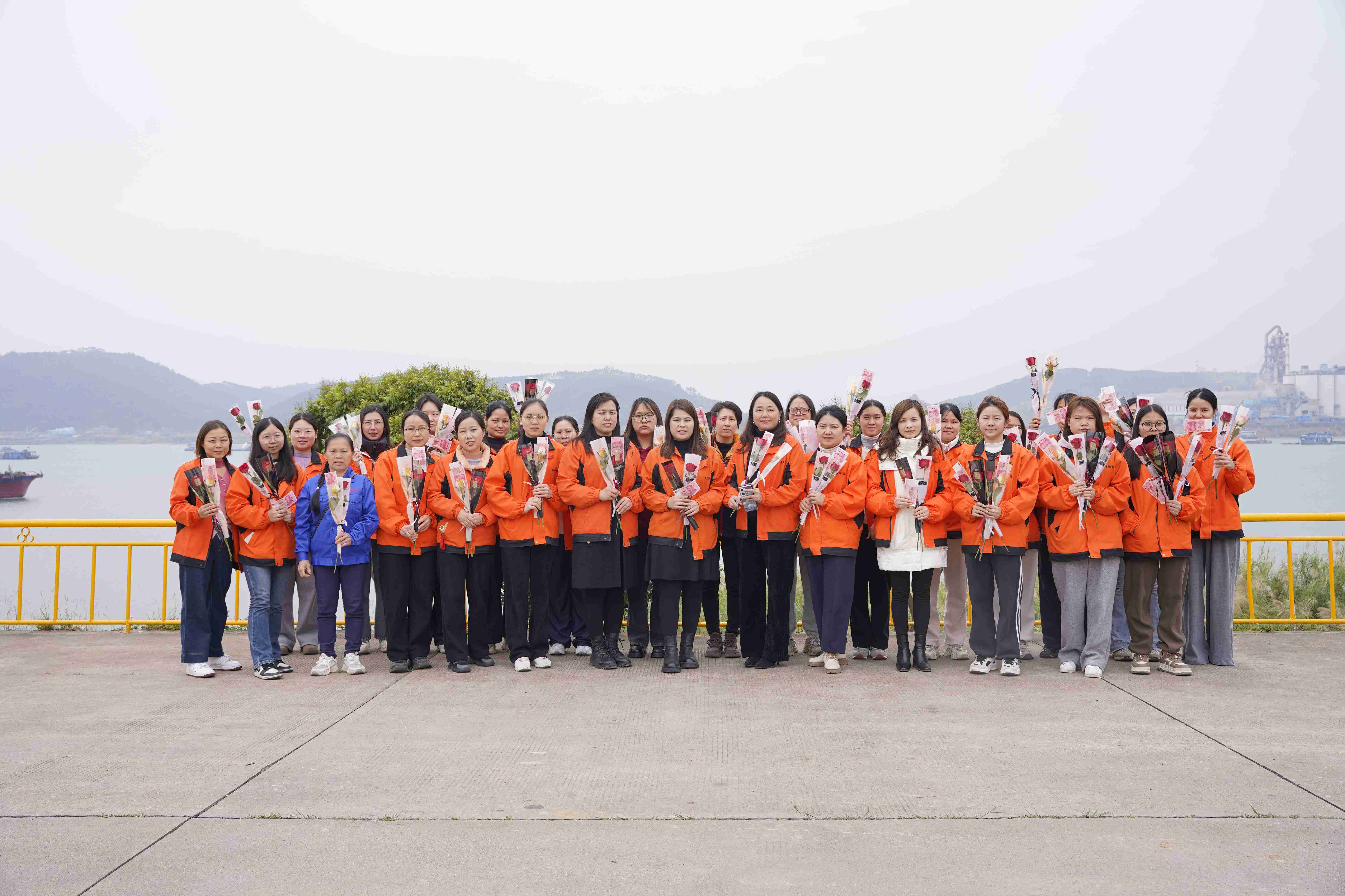 铿锵玫瑰 绽放芳华 | 草莓APP在线观看公司为全体女职工发放“三八”妇女节暖心福利